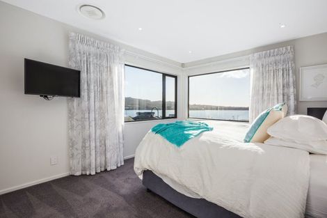 Photo of property in 10 Ihakara Arthur Lane, Aotea, Porirua, 5024