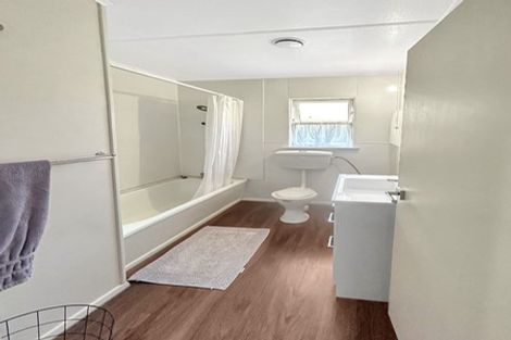 Photo of property in 3 Lincoln Road, Carterton, 5713