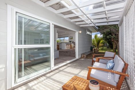 Photo of property in 9 Nugget Grove, Raumati Beach, Paraparaumu, 5032