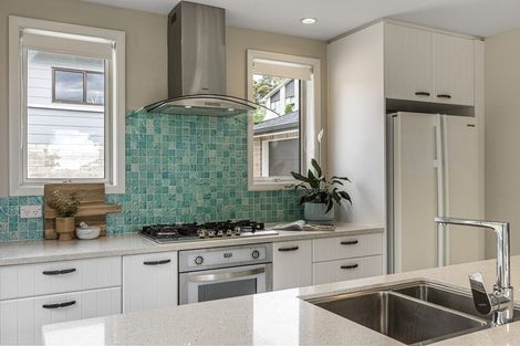 Photo of property in 6a Moera Place, Stanmore Bay, Whangaparaoa, 0932