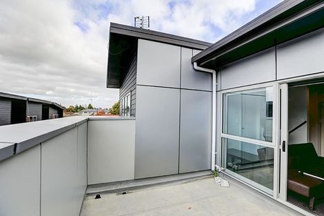 Photo of property in 100u5 Knighton Road, Hillcrest, Hamilton, 3216