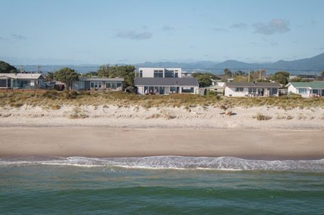 Photo of property in 31 Karewa Parade, Papamoa Beach, Papamoa, 3118