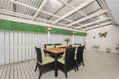 Photo of property in 1/7 Malters Place, Browns Bay, Auckland, 0630
