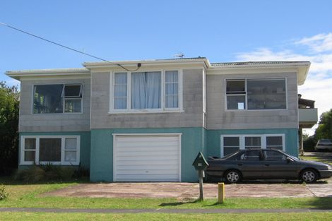 Photo of property in 2/72 Gulf View Road, Murrays Bay, Auckland, 0630