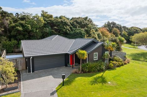 Photo of property in 1 Banks Boulevard, Whitby, Porirua, 5024