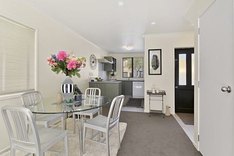 Photo of property in 14 Verdale Circle, Glen Eden, Auckland, 0602