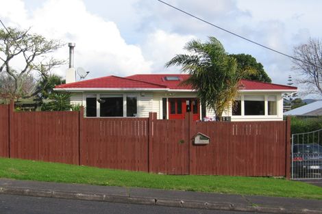 Photo of property in 122 Taikata Road, Te Atatu Peninsula, Auckland, 0610