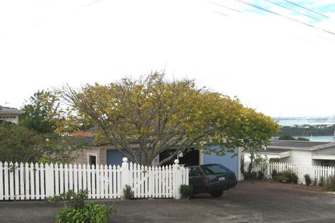 Photo of property in 18 Bridge View Road, Birkenhead, Auckland, 0626