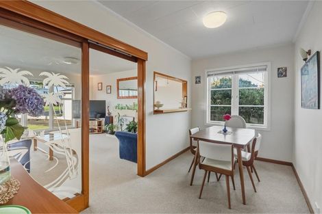 Photo of property in 2 Toru Street, Te Atatu Peninsula, Auckland, 0610
