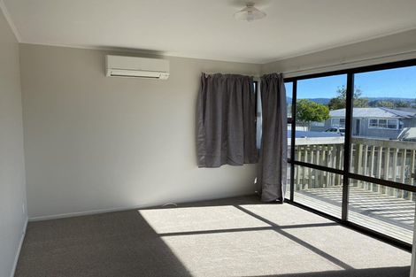 Photo of property in 6 Coburg Street, Henderson, Auckland, 0612