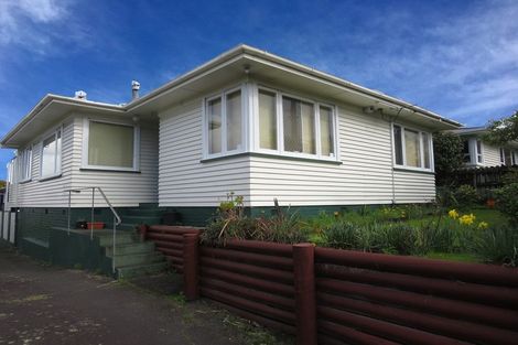 Photo of property in 20 Bridge Avenue, Te Atatu South, Auckland, 0610