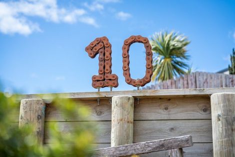 Photo of property in 10 Kilgour Street, Waihola, Milton, 9073