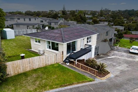 Photo of property in 1/6 Segedin Place, Glenfield, Auckland, 0629