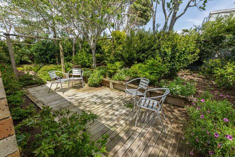 Photo of property in 2/6 Hood Place, Spotswood, New Plymouth, 4310