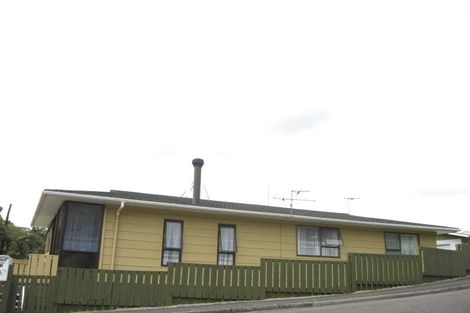 Photo of property in 18 Shaldon Crescent, Blagdon, New Plymouth, 4310