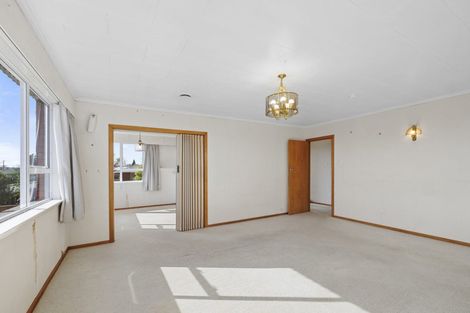 Photo of property in 11 Cumberland Street, Merrilands, New Plymouth, 4312