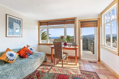 Photo of property in 168 Nevay Road, Karaka Bays, Wellington, 6022