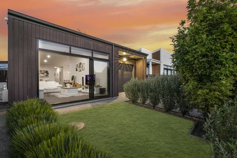 Photo of property in 15 Liberation Road, Papakura, 2110