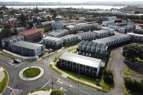 Photo of property in 2 Mikoikoi Crescent, Mangere Bridge, Auckland, 2022