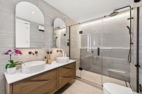 Photo of property in 52 Beach Road, Castor Bay, Auckland, 0620