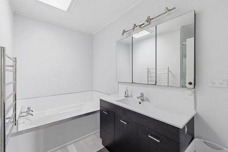 Photo of property in 2 Ngarimu Place, Mount Maunganui, 3116