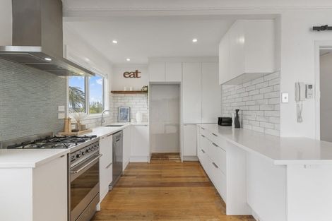 Photo of property in 2/104 Sylvan Avenue, Northcote, Auckland, 0627