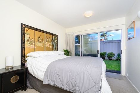 Photo of property in Seaview Apartments, 3/64 Milford Road, Milford, Auckland, 0620