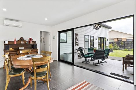 Photo of property in 5 James Kidd Place, Greytown, 5712