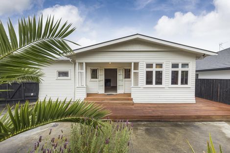 Photo of property in 81 Stanley Avenue, Palmerston North, 4414