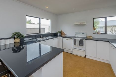 Photo of property in 6 Highbury Drive, Levin, 5510