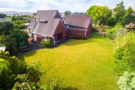 Photo of property in 7 Sunrise Lane, Te Atatu South, Auckland, 0610