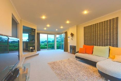 Photo of property in 15 Meteor Place, Schnapper Rock, Auckland, 0632