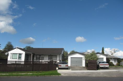 Photo of property in 2/40 De Quincey Terrace, Highland Park, Auckland, 2010