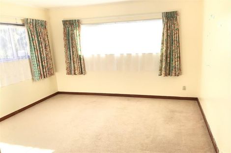 Photo of property in 2/71 Onewa Road, Northcote, Auckland, 0627