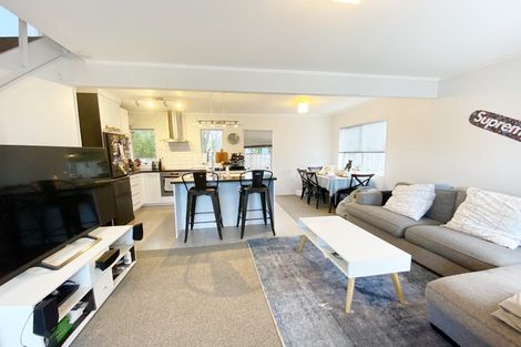 Photo of property in 43 Hutchinson Avenue, New Lynn, Auckland, 0600