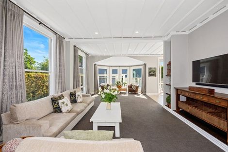 Photo of property in 9 Tui Glen Road, Birkenhead, Auckland, 0626