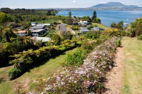 Photo of property in 5 Sylvia Place, Acacia Bay, Taupo, 3330