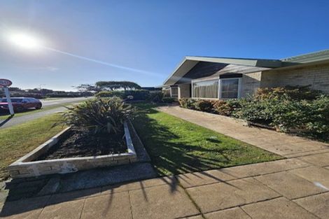 Photo of property in 2a Cedar Drive, Paraparaumu Beach, Paraparaumu, 5032