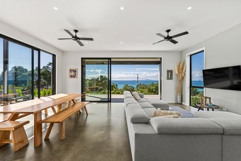 Photo of property in 10 Solar Way, Langs Beach, 0582