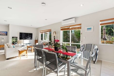 Photo of property in 2 Jammen Drive, Massey, Auckland, 0614