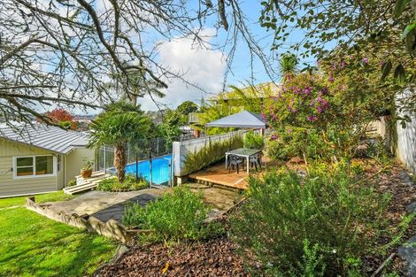 Photo of property in 21 Hatherlow Street, Glenfield, Auckland, 0629