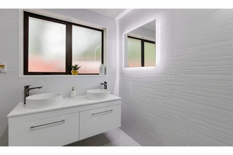 Photo of property in Carmichael Courts, 13/14 Wharenui Road, Upper Riccarton, Christchurch, 8041