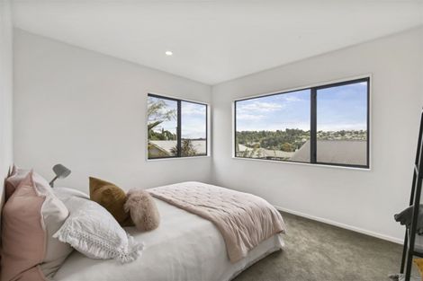 Photo of property in 2/93 Stanley Road, Glenfield, Auckland, 0629