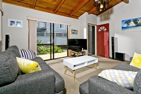 Photo of property in 2/32 Seaview Road, Glenfield, Auckland, 0629