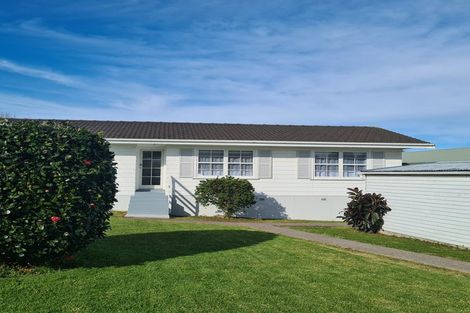 Photo of property in 61 Sandspit Road, Waiuku, 2123