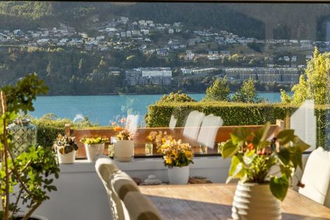 Photo of property in 8 Elizabeth Place, Kelvin Heights, Queenstown, 9300