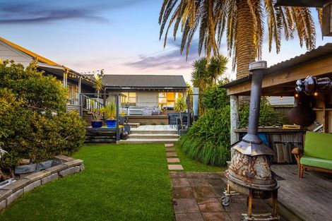 Photo of property in 24 Granville Drive, Massey, Auckland, 0614