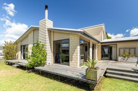 Photo of property in 4 Captain Wood Avenue, Whitianga, 3510