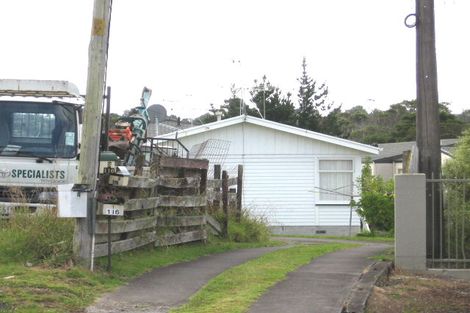 Photo of property in 3/116 Beach Haven Road, Beach Haven, Auckland, 0626