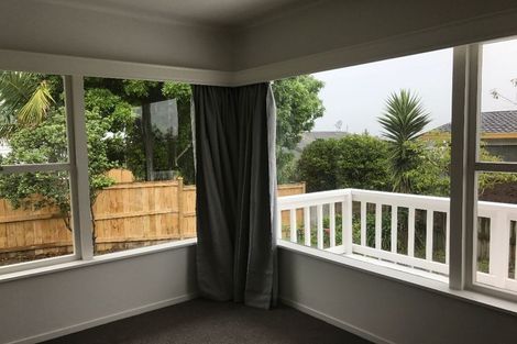 Photo of property in 2/24 Tobruk Crescent, Milford, Auckland, 0620